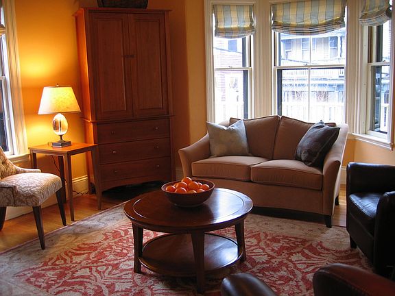 second floor living room