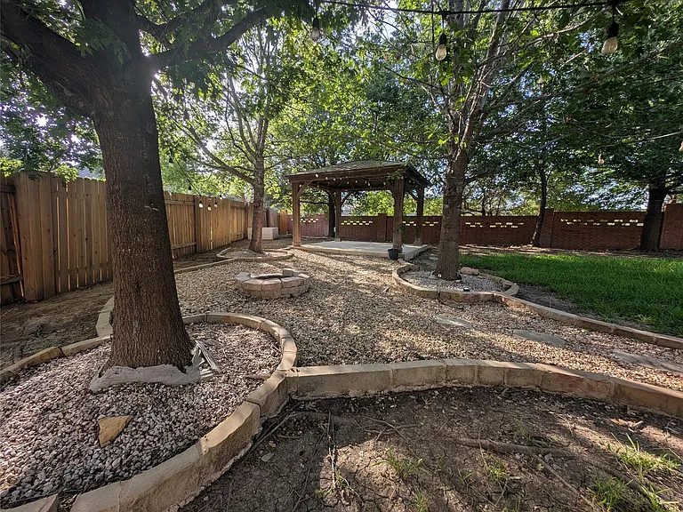 1602 Westmeadow Trl — Photo 27