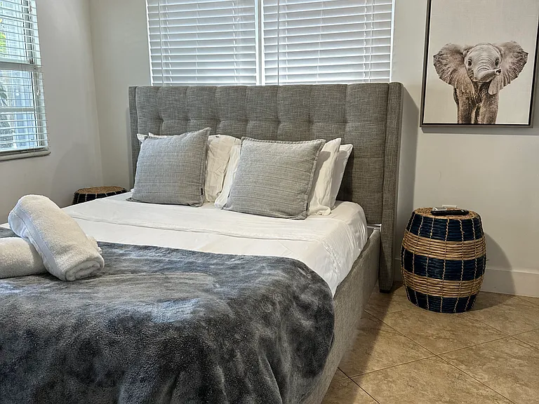 2703 NE 6th Ln #STUDIO — Photo 8