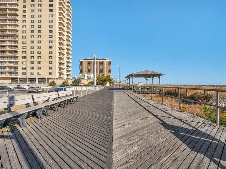 5003 Atlantic Ave #7 — Photo 17