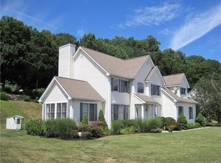 5 Mariana Farms Dr, Danbury, CT 06811