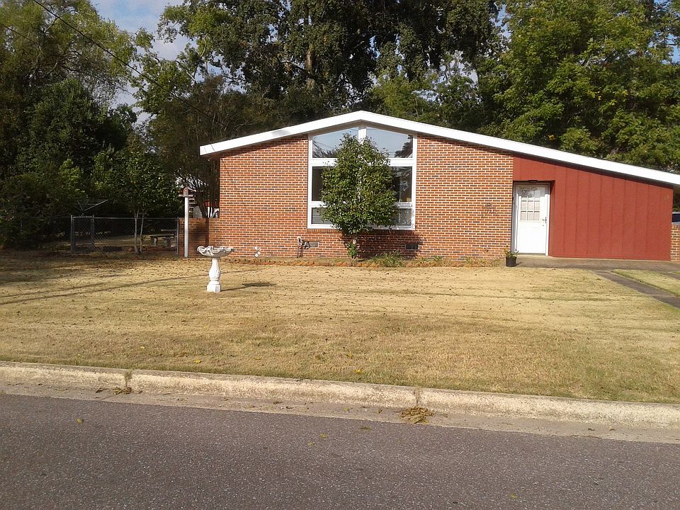 Front of house on cul de sac