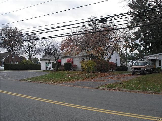 2nd image of 820 Hausman Rd