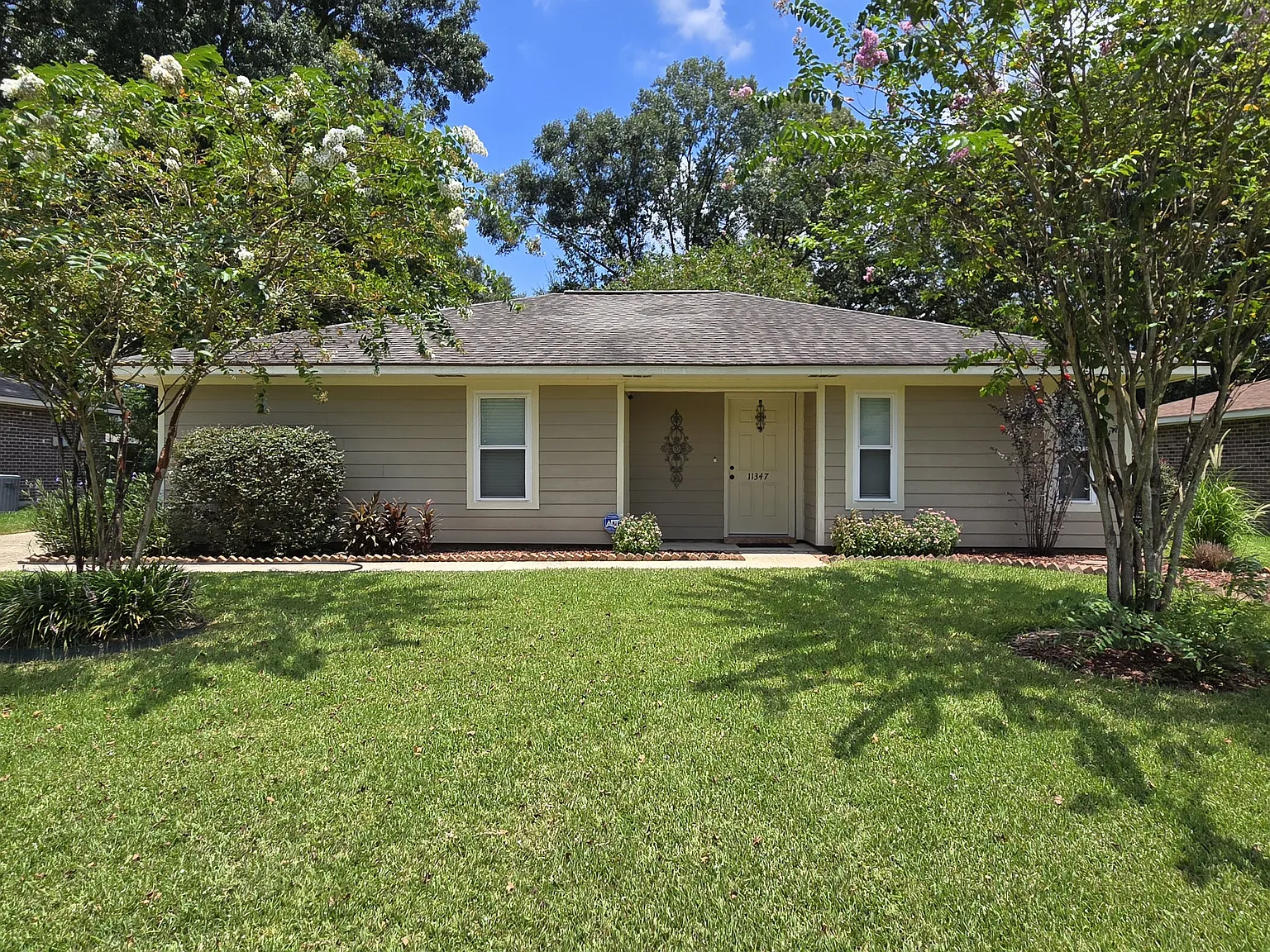 3 bed, 1350 sqft, $1,800 — Photo 1