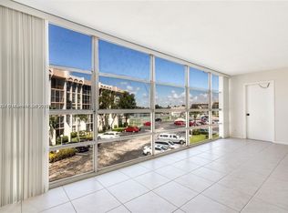 701 Three Islands Blvd APT 310, Hallandale, FL 33009