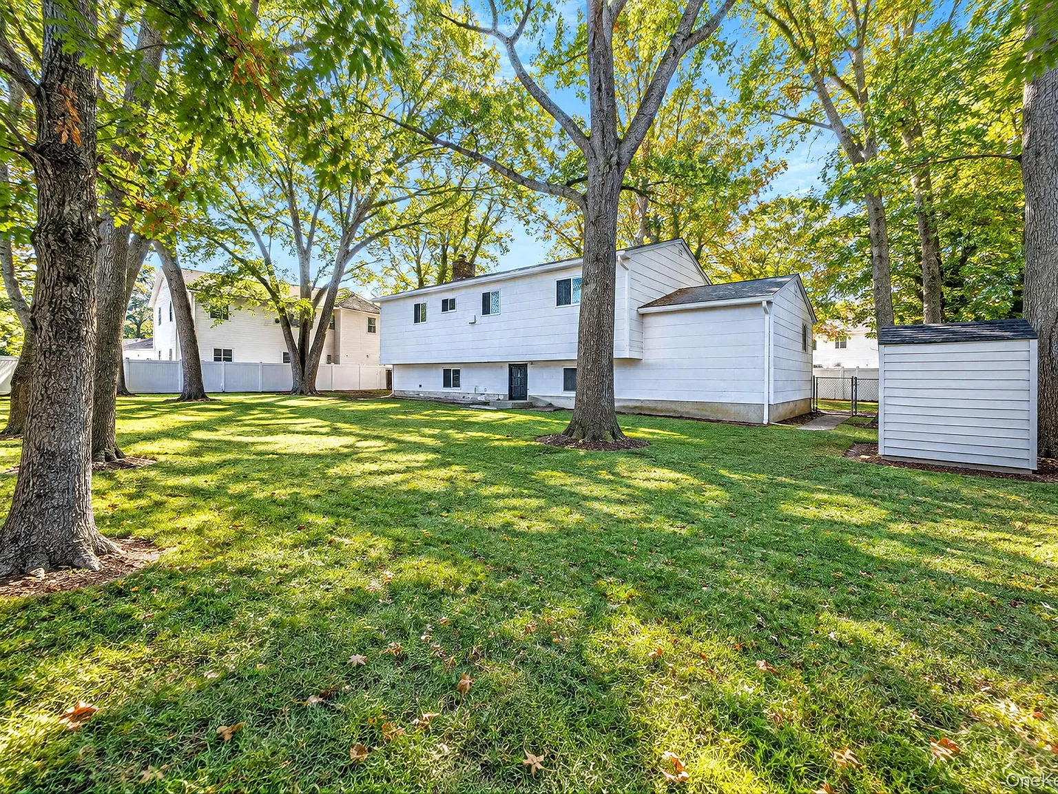 4 bed, 1.0 bath, 1698 sqft, $4,500 — Photo 3