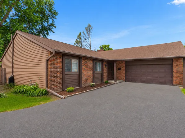 743 Parkview Ct, Roselle, IL 60172