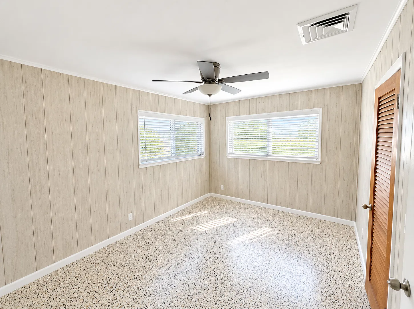 710 Omar Rd — Photo 4