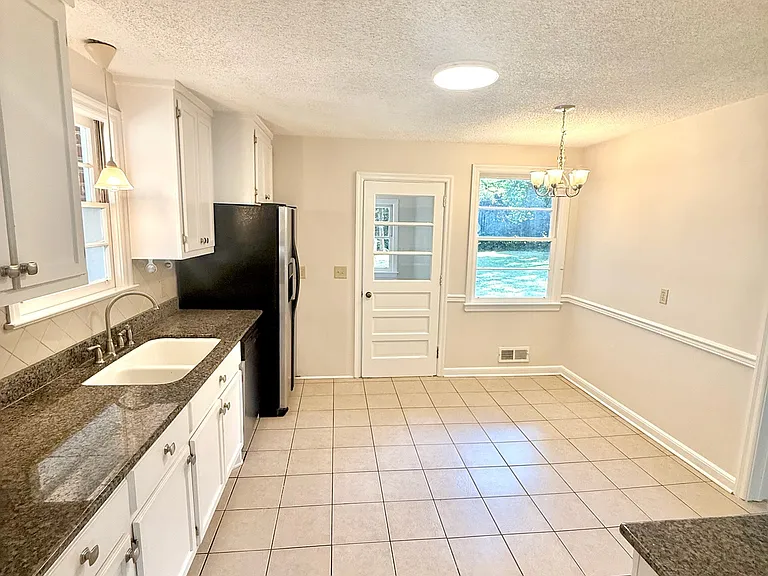 1035 Indigo Ave — Photo 5