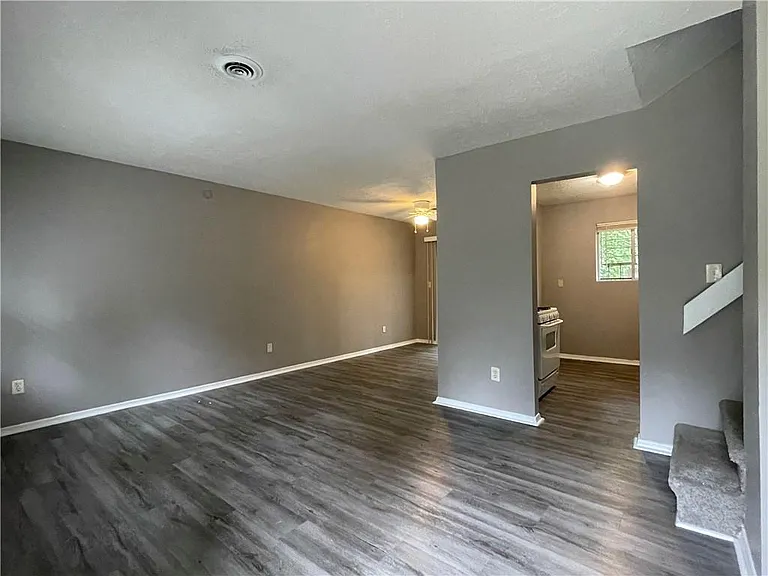4554 Doral Dr SW — Photo 3