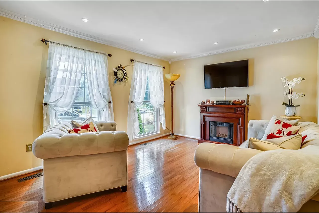 13714 Mayfair Ct — Photo 2
