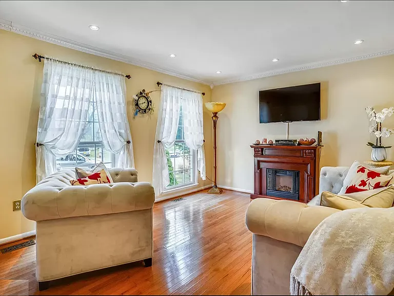 13714 Mayfair Ct — Photo 2