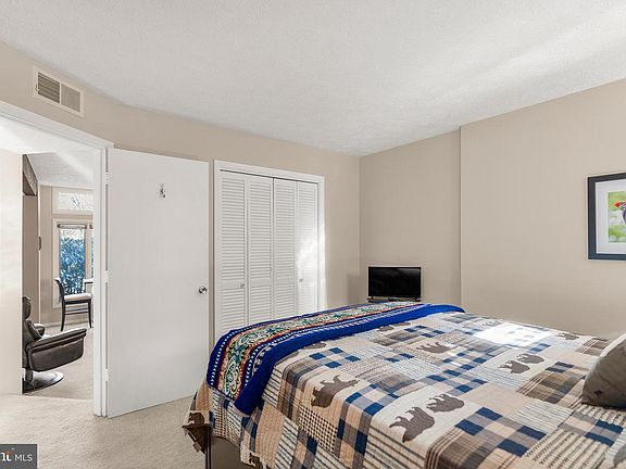 4th image of 752 Laurelwood