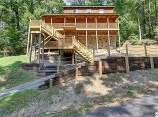 2442 Bobs Pass, Sevierville, TN 37876