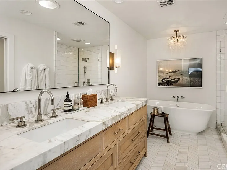 2726 Hilltop Dr — Photo 16