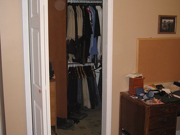 Walk in closet Master Bed
