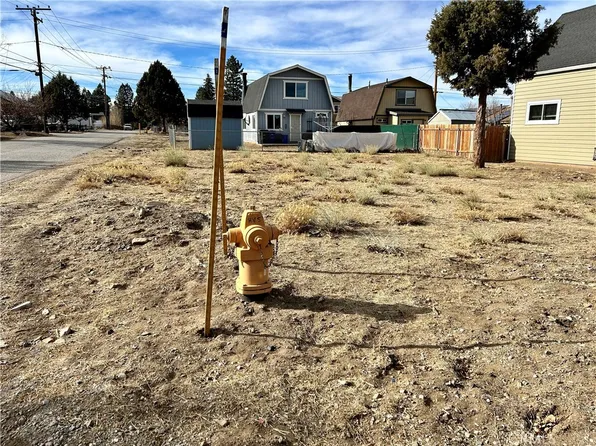 1 Hemlock Ln #1, Big Bear City, CA 92314