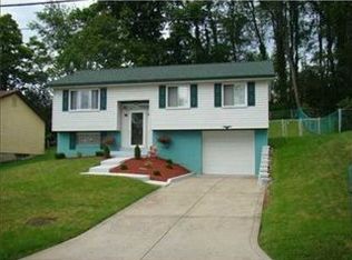 24 W White Oak Dr, Delmont, PA