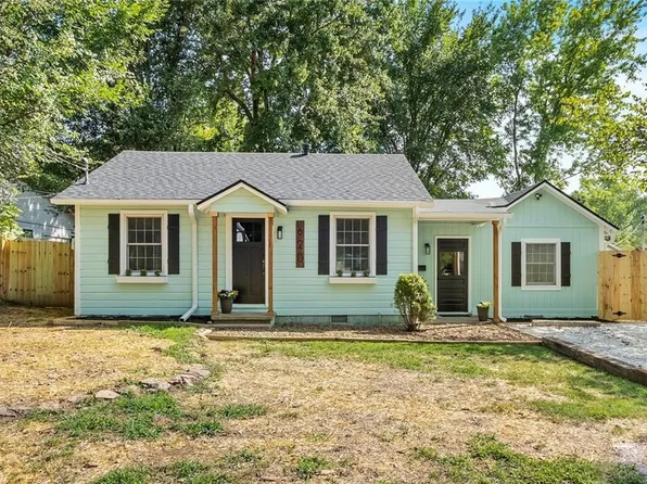 620 W Pine St, Rogers, AR 72756