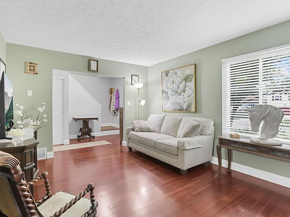 4th image of 347 Westmoor Ave