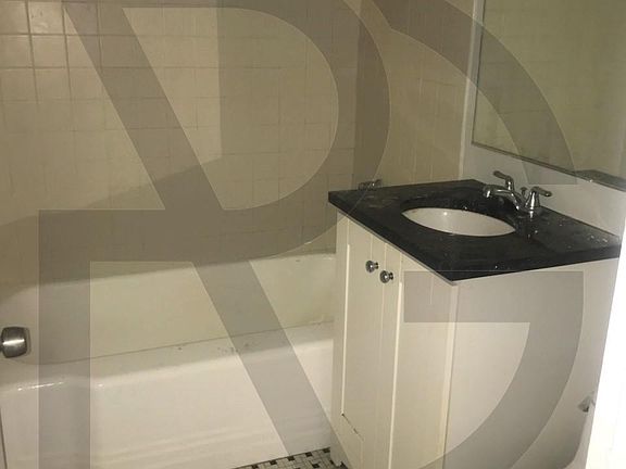 4th image of 445 W Wellington Ave #13EAST
