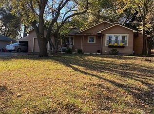 13324 15th St, Grandview, MO 64030