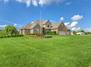 24406 E Woodland Cir, Lees Summit, MO 64086