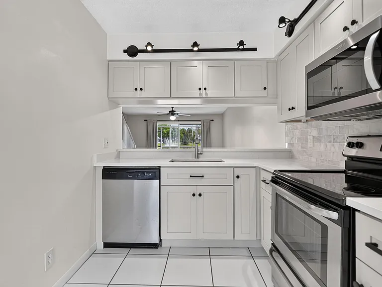 6254 Riverwalk Ln #5 — Photo 9