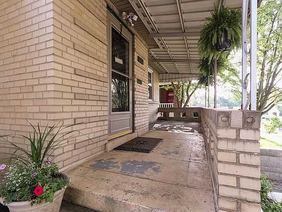 3rd image of 2922 Lawndale Ave