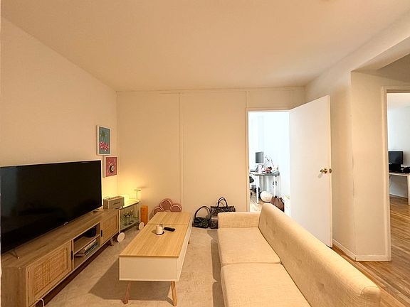 2nd image of 433 W 43rd St APT 1b