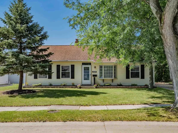 1520 Cypress Ln, Fort Wayne, IN 46825