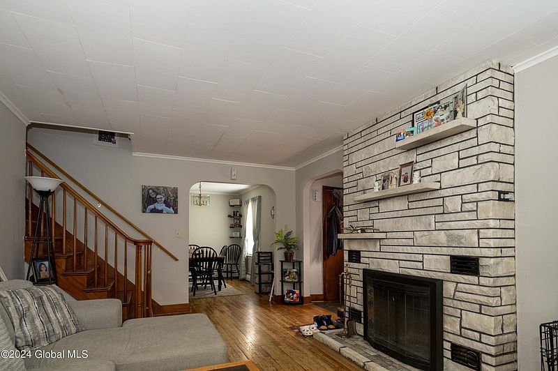 5th image of 29 Railroad Avenue