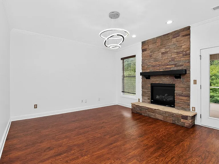 549 Daventry Ct — Photo 11