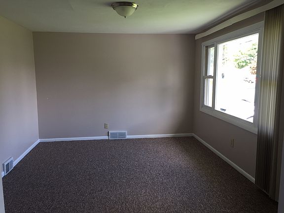 5th image of 319 Pleasantview Dr