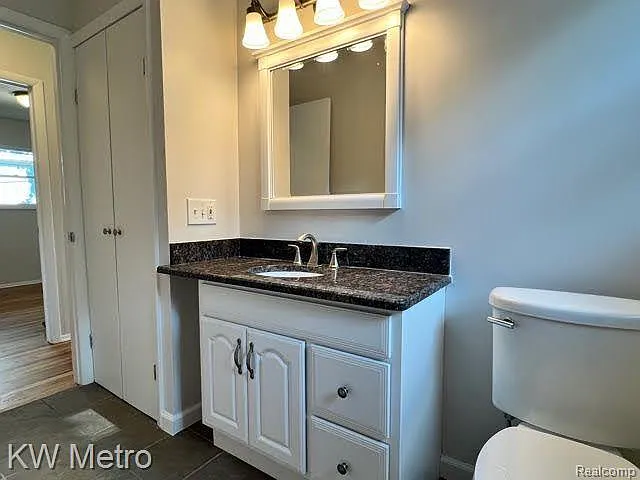 823 E 5th St — Photo 5