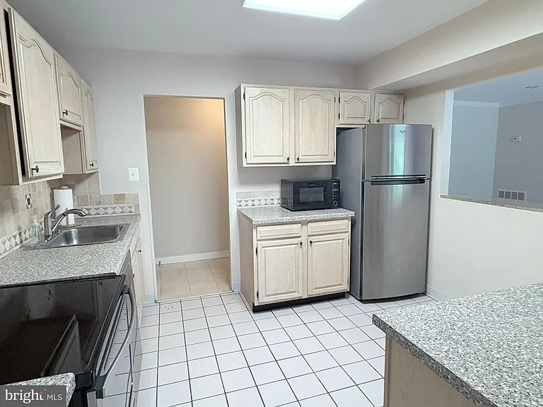 5817 Edson Ln #T-2 — Photo 6