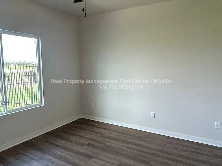 138 N Gowen St — Photo 16