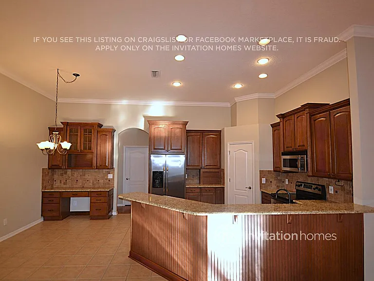 3410 Eastmonte Dr — Photo 6