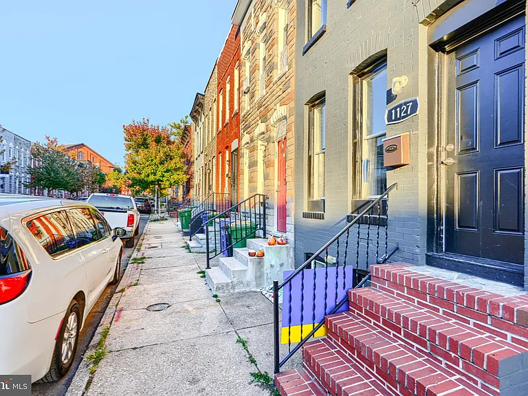 1127 Sargeant St — Photo 4