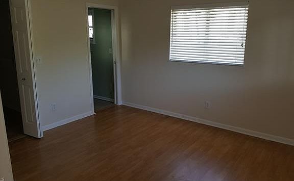 5th image of 611 SW 27th St