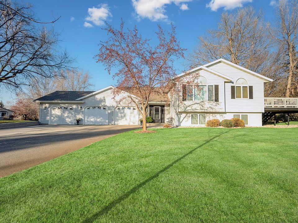 1st image of 2913 Crestwood Dr NE