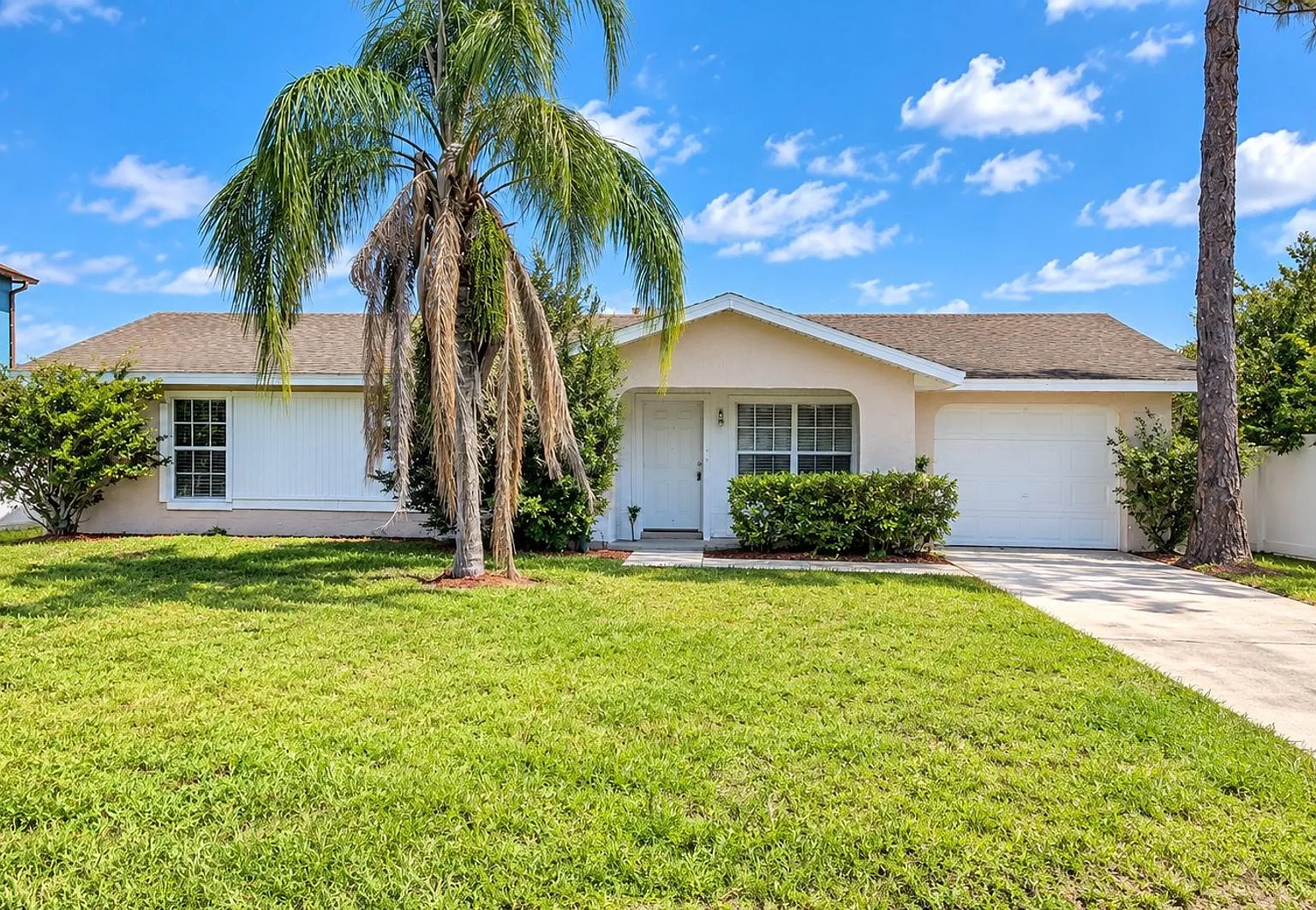 Spacious 3-Bedroom Poinciana Home with Vaulted Ceilings, Open Floor Plan & 2-Car Garage! — Photo 1