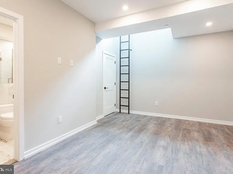 1619 Bainbridge St #1 — Photo 17