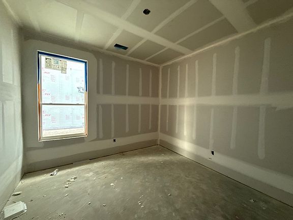5th image of 15128 Green Bluff Dr