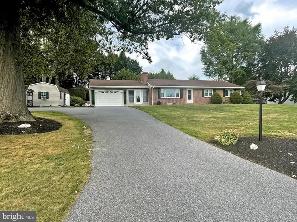 11 W Larch St, Annville, PA 17003