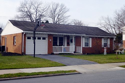 2nd image of 518 W 2nd Ave