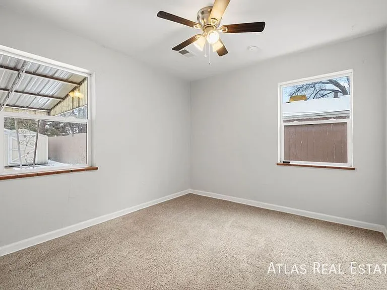2020 N Oneida St — Photo 21