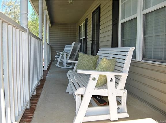 5th image of 1003 Joanne Ct