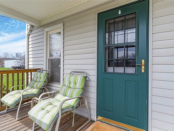 3rd image of 1419 Carlton Rd