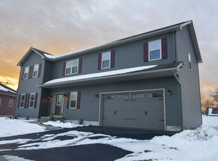 17 Elaine Cir, Springfield, MA 01109